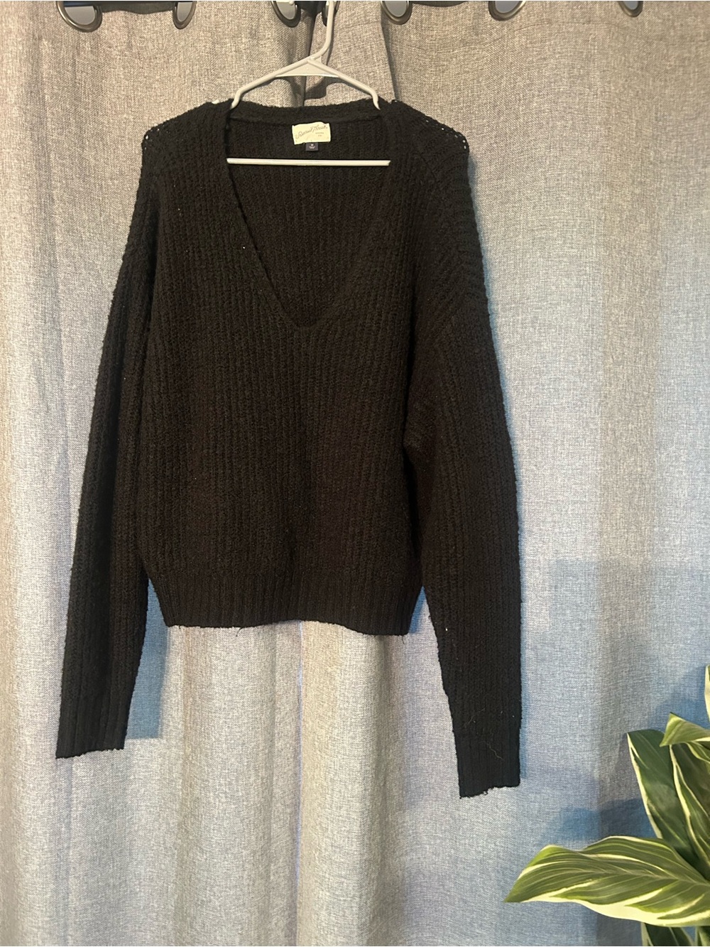 Universal Thread Black V-Neck Ribbed Knit Sweater